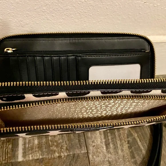 Kate Spade Wristlet with 4 compartments and credit card holder - Picture 5 of 9